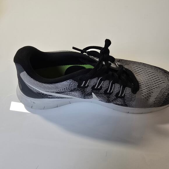 Nike Free RN 2017 880840-002 Womens 7 Running Shoes Wolf Gray Athletic Sneakers - Picture 4 of 10